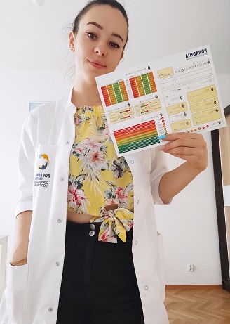 Moje zdjęcie przedstawiające mnie w pracy, czyli poradni dietetycznej.